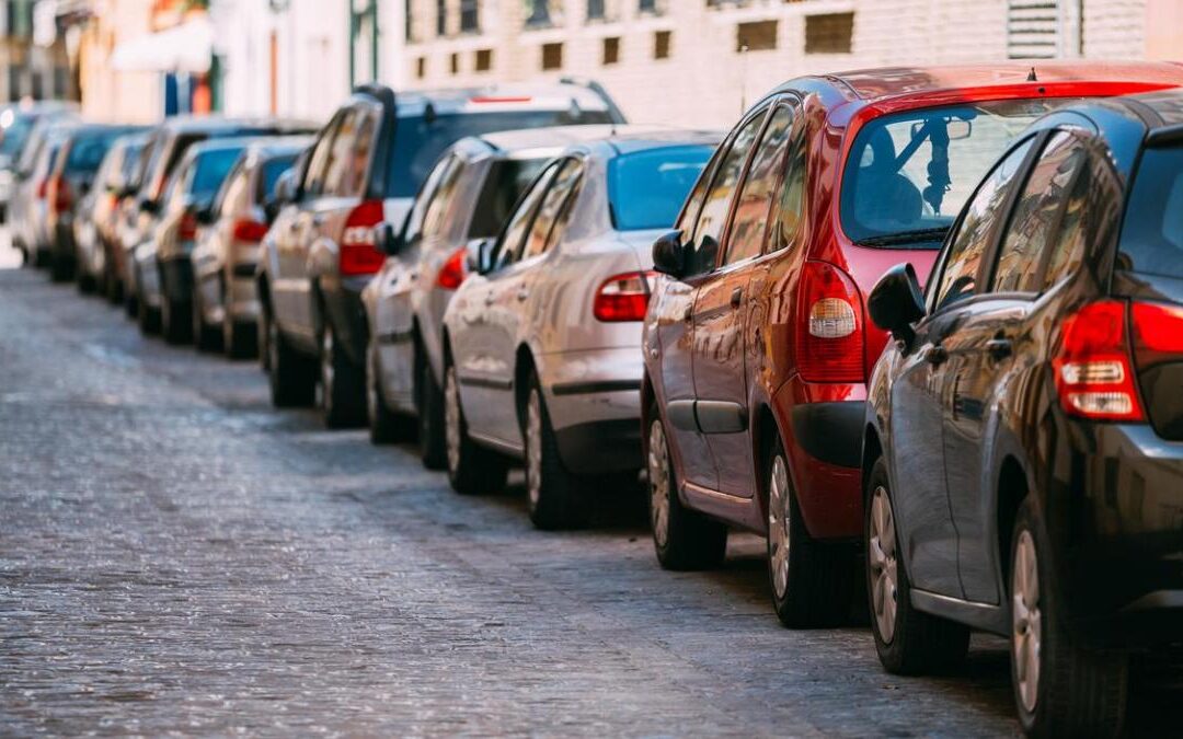 aparcar el coche en la calle en España