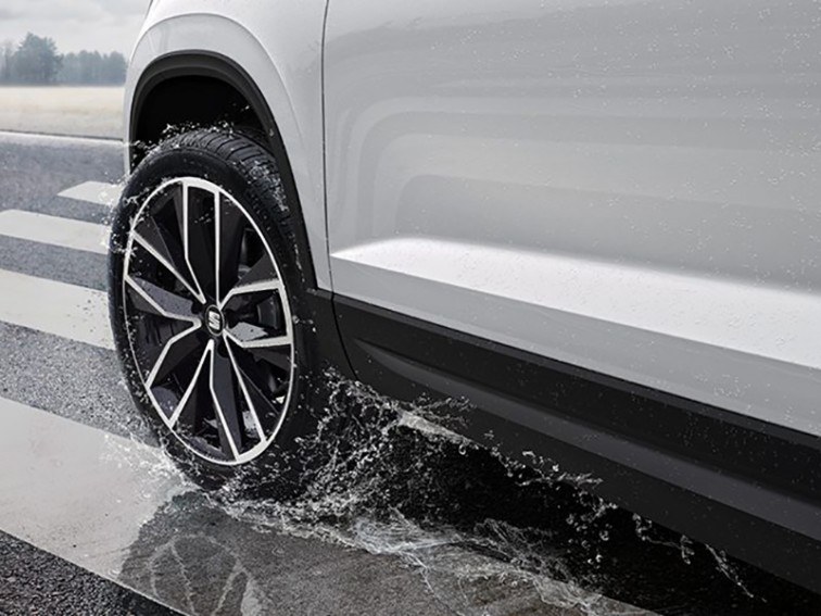 Aquaplaning Guía de Seguridad y Prevención Aquaplaning Guía de Seguridad y Prevención