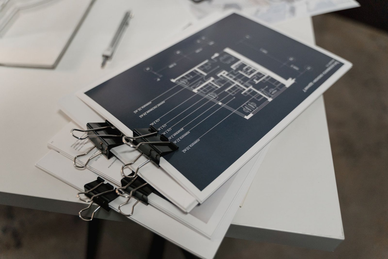 Documentación técnica y resultados de ensayo sobre mesa de trabajo de ingeniería